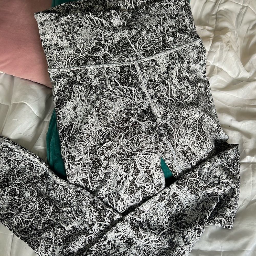 Athleta Elation Graffitti 7/8 Tight